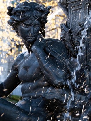 fontaine de tourny sunset